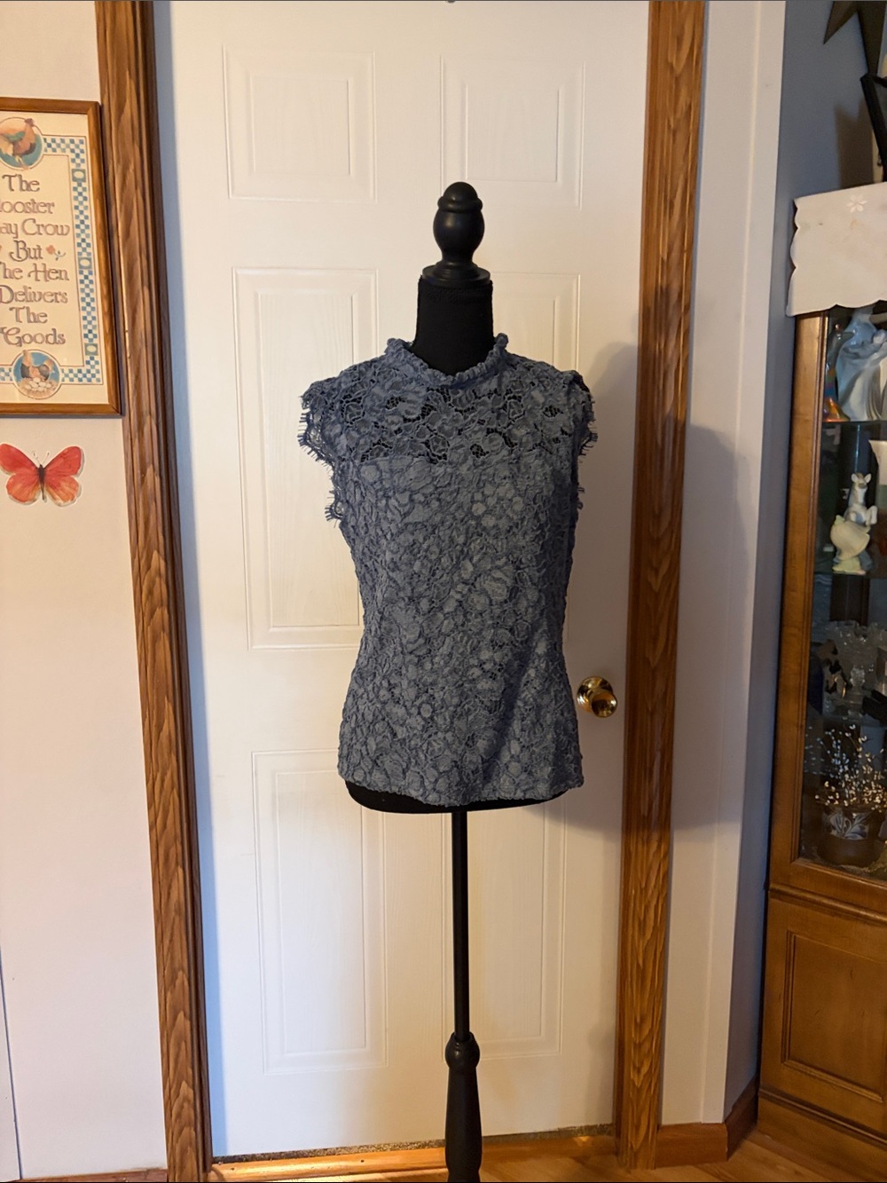 White House Black Market Sleeveless Lace Floral Shell Top - Blue